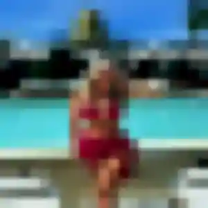 Rencontre Nicole, 23 ans à Caumont-sur-Durance en privé