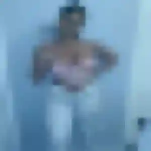 Contacte Sarah, 19 ans à Changé gratuitement