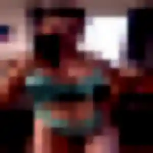 Zina, 22 ans, en ligne à Choisy-le-Roi pour une rencontre coquine