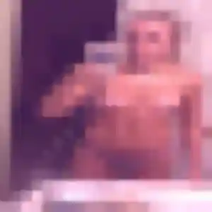 Sexy Prisca, 22 ans à Ploudalmézeau - voir sa photo