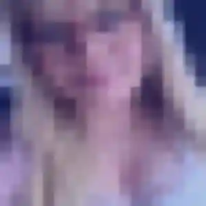 Melanie, 19 ans, connectée à Saint-Orens-de-Gameville pour une rencontre coquine