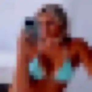 Flavia, 22 ans, connectée à Vannes pour une rencontre coquine